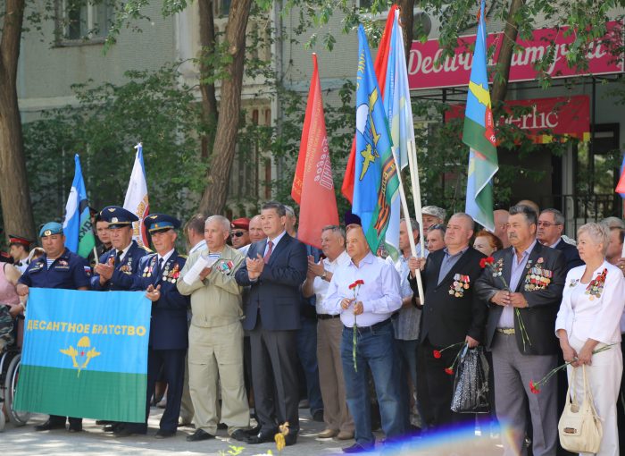 Воины-афганцы на митинге, посвященном 30-ой годовщине начала вывода советских войск из Афганистана