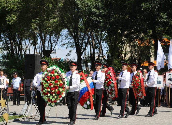 Возложение венков на Линейке скорби и памяти