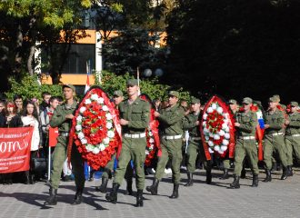 Митинг в Братском саду г.Астрахань, посвященный созданию 3-го формирования 28 армии