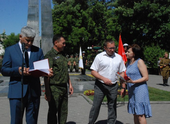 Передача ордена Отечественной войны племяннице бойца Абольянина