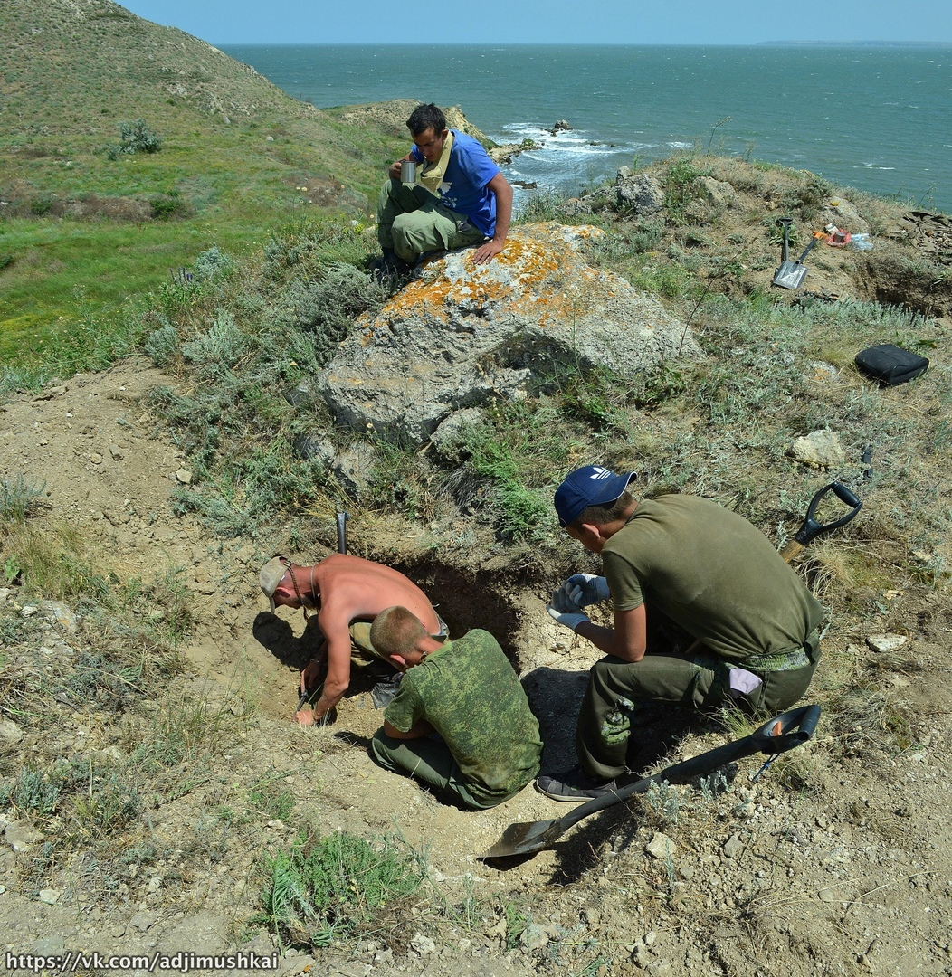 Организовывал экспедицию. Восточно-Крымский центр военно-исторических исследований. Геологи Сосновская Экспедиция. Военно археология Алушты. Геолог Михайлова возвратилась из экспедиции.