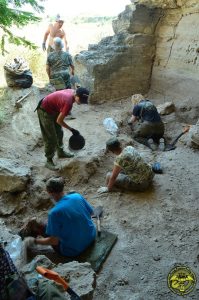 Астраханские поисковики в экспедиции в Аджимушкайских каменоломнях 2019