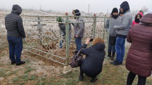 Астраханский десант представителей Общероссийского народного фронта и астраханских поисковиков приняли участие в субботнике по уборке воинских захоронений в городе Знаменск