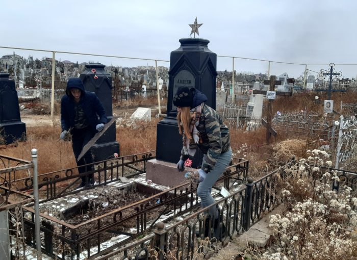 В рамках проекта "Очистим историческую память от мусора" бойцы поискового отряда "Патриот" Астраханского государственного университета (руководитель Горобец О.В.) приняли участие в очередном городском субботнике