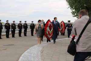 Председатель Совета поисковых отрядов Даиров Искандарбек Исламбекович возложил венки