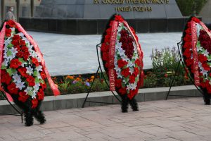 Председатель Совета поисковых отрядов Даиров Искандарбек Исламбекович возложил венки