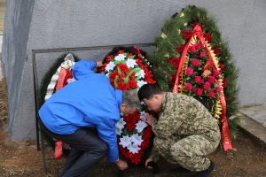 Астраханские поисковики возложили венки