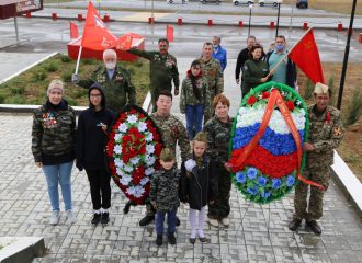 Возложение венков к мемориалу 28 Армии