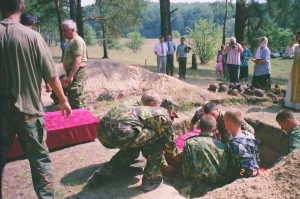 Астраханцы в поисковой экспедиции в Калужской области, 2002 год.