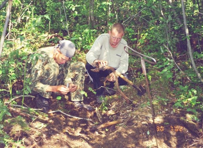 Астраханцы в поисковой экспедиции в Калужской области, 2002 год.