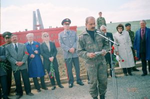 Астраханцы на митинге в пос.Хулхута Яшкульского района Республики Калмыкия, май 2000 года