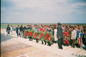 Астраханцы на митинге в пос.Хулхута Яшкульского района Республики Калмыкия, май 2000 года