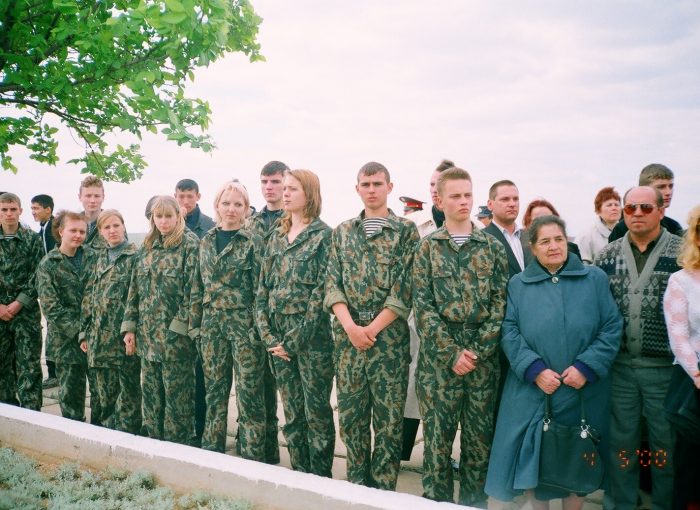 Астраханцы на митинге в пос.Хулхута Яшкульского района Республики Калмыкия, май 2000 года