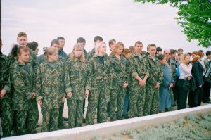 Астраханцы на митинге в пос.Хулхута Яшкульского района Республики Калмыкия, май 2000 года