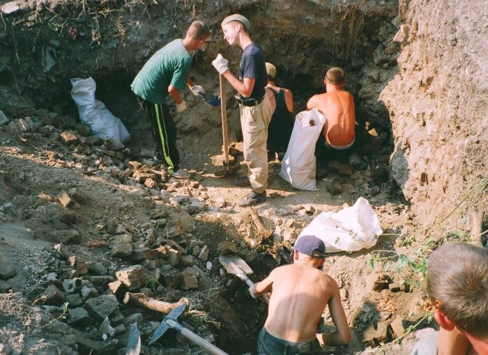 Астраханцы в поисковой экспедиции в Курской области, 2002 год