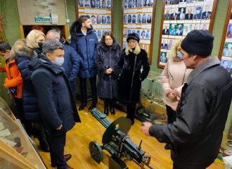 Правительство Астраханской области, совместно с руководством Икрянинского района посетили музей Боевой славы сводного поискового отряда «Сармат»