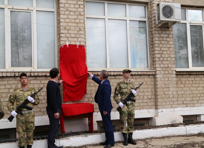 Открытие памятной доски Герою Советского Союза Василию Коленникову