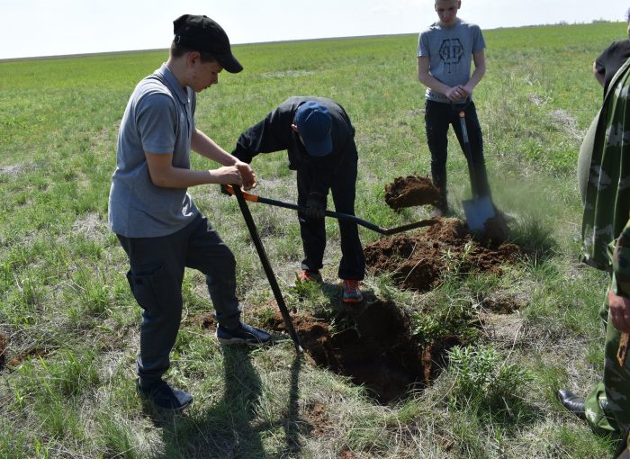 Астраханские поисковики завершили очередную поисковую экспедицию, проводимой в населенном пункте с.Солянка Светлоярского района Волгоградской области