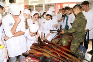 Астраханские патриоты провели Урок мужества в Астраханском базовом медицинском колледже