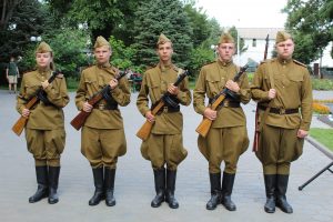 В Братском саду города Астрахани состоялось патриотическое мероприятие "Линейка памяти и скорби", посвященное 80-й годовщине начала Великой Отечественной войны