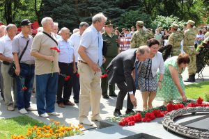 В Братском саду города Астрахани состоялось патриотическое мероприятие "Линейка памяти и скорби", посвященное 80-й годовщине начала Великой Отечественной войны