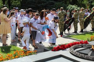 В Братском саду города Астрахани состоялось патриотическое мероприятие "Линейка памяти и скорби", посвященное 80-й годовщине начала Великой Отечественной войны