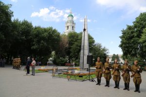 В Братском саду города Астрахани состоялось патриотическое мероприятие "Линейка памяти и скорби", посвященное 80-й годовщине начала Великой Отечественной войны