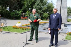 В Братском саду города Астрахани состоялось патриотическое мероприятие "Линейка памяти и скорби", посвященное 80-й годовщине начала Великой Отечественной войны