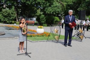 В Братском саду города Астрахани состоялось патриотическое мероприятие "Линейка памяти и скорби", посвященное 80-й годовщине начала Великой Отечественной войны