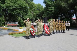 В Братском саду города Астрахани состоялось патриотическое мероприятие "Линейка памяти и скорби", посвященное 80-й годовщине начала Великой Отечественной войны