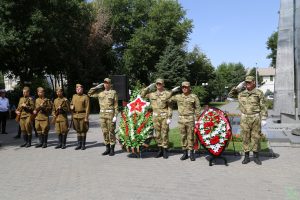 В Братском саду города Астрахани состоялось патриотическое мероприятие "Линейка памяти и скорби", посвященное 80-й годовщине начала Великой Отечественной войны