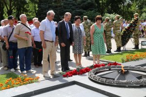 В Братском саду города Астрахани состоялось патриотическое мероприятие "Линейка памяти и скорби", посвященное 80-й годовщине начала Великой Отечественной войны