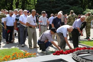 В Братском саду города Астрахани состоялось патриотическое мероприятие "Линейка памяти и скорби", посвященное 80-й годовщине начала Великой Отечественной войны