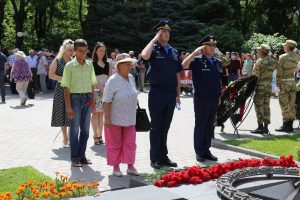 В Братском саду города Астрахани состоялось патриотическое мероприятие "Линейка памяти и скорби", посвященное 80-й годовщине начала Великой Отечественной войны