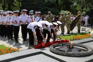 В Братском саду города Астрахани состоялось патриотическое мероприятие "Линейка памяти и скорби", посвященное 80-й годовщине начала Великой Отечественной войны