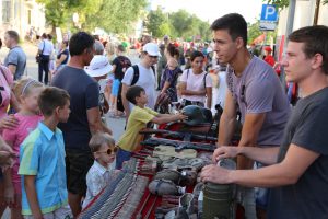 На набережной реки Волги прошли мероприятия, посвященные Дню молодежи