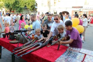 На набережной реки Волги прошли мероприятия, посвященные Дню молодежи