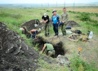 Астраханцы приняли участие в учебно-тренировочной экспедиции, проводимой под руководством председателя правления «Восточно-Крымский центр военно-исторических исследований» Симонова В.В. в г.Керчь