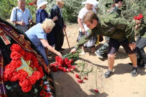 Церемония захоронения красноармейца Бочарникова Ивана Сергеевича в г.Камызяк