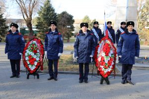 На территории г.Астрахани, в рамках Торжественного закрытие Астраханской Вахты памяти-2021 «Мы помним подвиг солдата» прошли акции по возложению венков и цветов к Братским могилам, расположенными в городе Астрахани