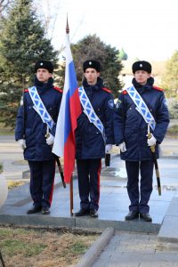 На территории г.Астрахани, в рамках Торжественного закрытие Астраханской Вахты памяти-2021 «Мы помним подвиг солдата» прошли акции по возложению венков и цветов к Братским могилам, расположенными в городе Астрахани