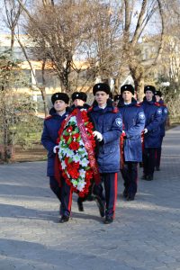 На территории г.Астрахани, в рамках Торжественного закрытие Астраханской Вахты памяти-2021 «Мы помним подвиг солдата» прошли акции по возложению венков и цветов к Братским могилам, расположенными в городе Астрахани