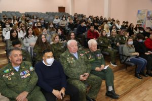 Уроки мужества "Мы помним подвиг солдата" и различные патриотические выставки прошли для студентов Iкурсаколледжа строительства и экономики АГАСУ