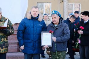 Астраханские патриоты открыли памятник главкому Воздушно-десантных войск Василию Маргелову