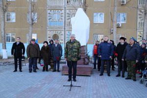 Астраханские патриоты открыли памятник главкому Воздушно-десантных войск Василию Маргелову