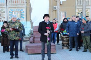 Астраханские патриоты открыли памятник главкому Воздушно-десантных войск Василию Маргелову