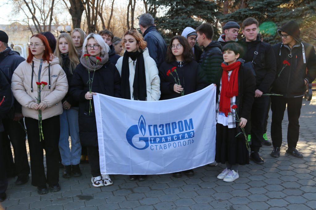 Астраханские патриоты провели акции на Братских могилах защитников Отечества