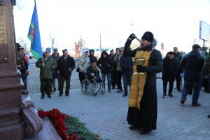 Астраханские патриоты открыли памятник главкому Воздушно-десантных войск Василию Маргелову