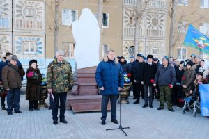 Астраханские патриоты открыли памятник главкому Воздушно-десантных войск Василию Маргелову