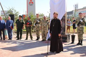 Астраханские патриоты открыли памятник бойцам спецназа и разведки